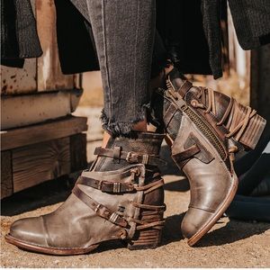 Steve Madden Freebird Crue Boot size 9 Grey Multi